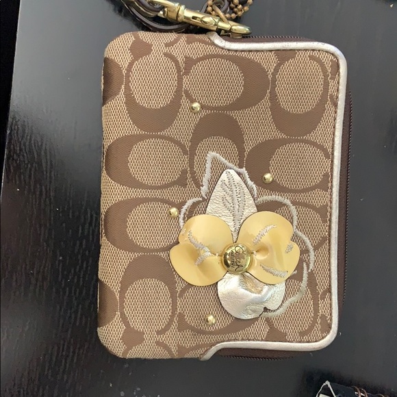 Coach Handbags - Coach Flower Wrislet